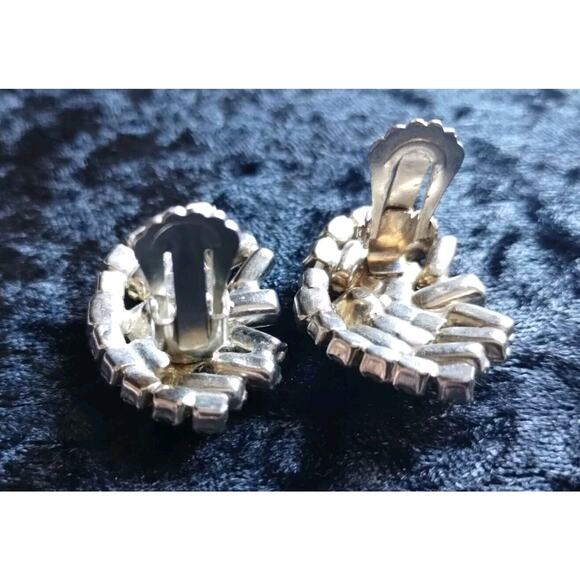 Vintage Crystal Rhinestones Faceted Baguette Sparkling Huggie Clip On Earrings - Picture 7 of 10
